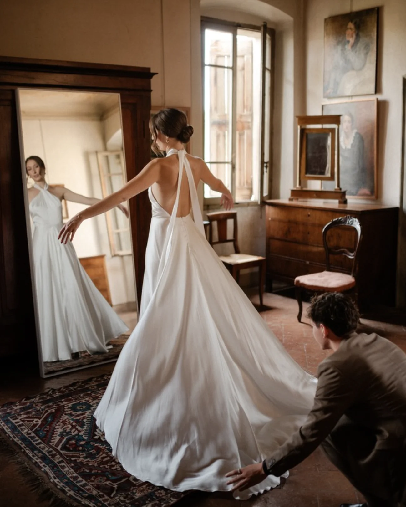 Braut bei der Hochzeitsvorbereitung in Südtirol